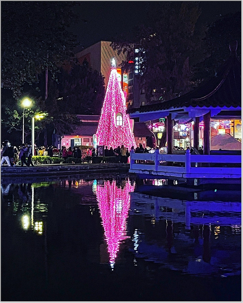 LINE_ALBUM_2021.11.26 屏東公園聖誕節燈飾_211127_13.jpg