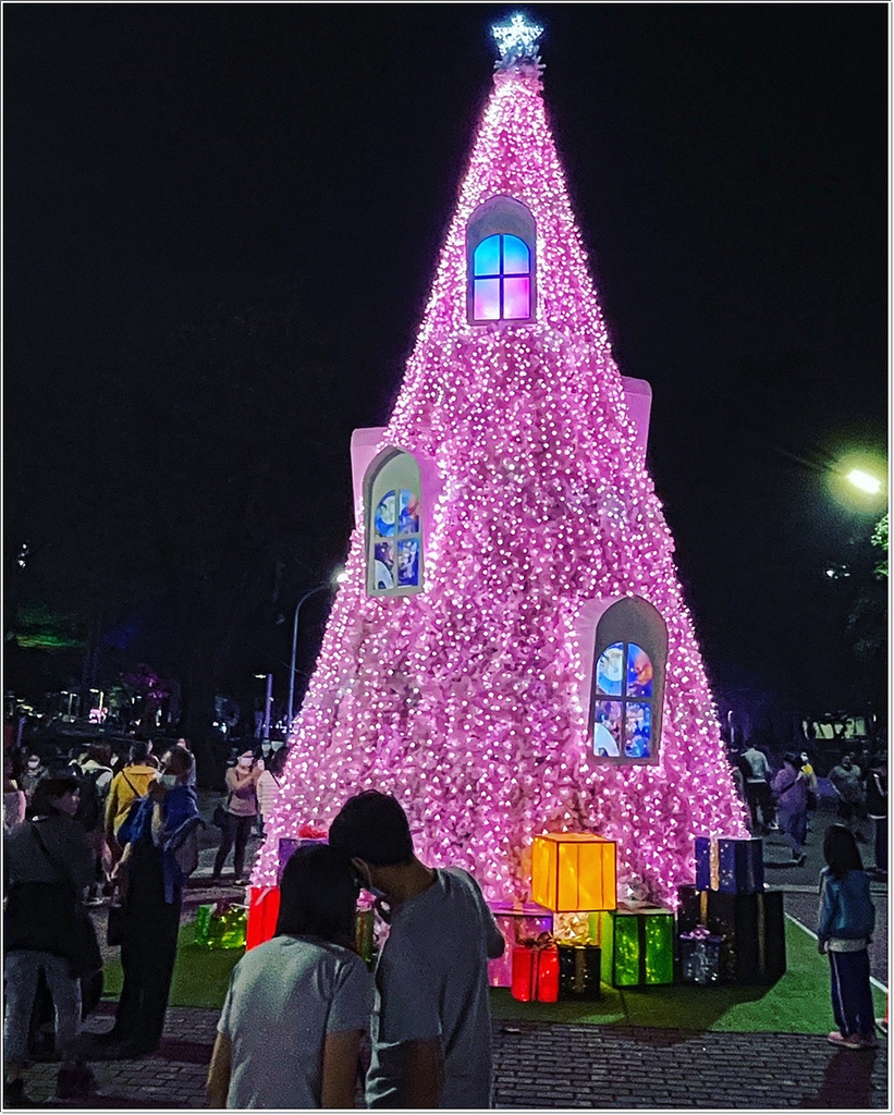 LINE_ALBUM_2021.11.26 屏東公園聖誕節燈飾_211127_23.jpg