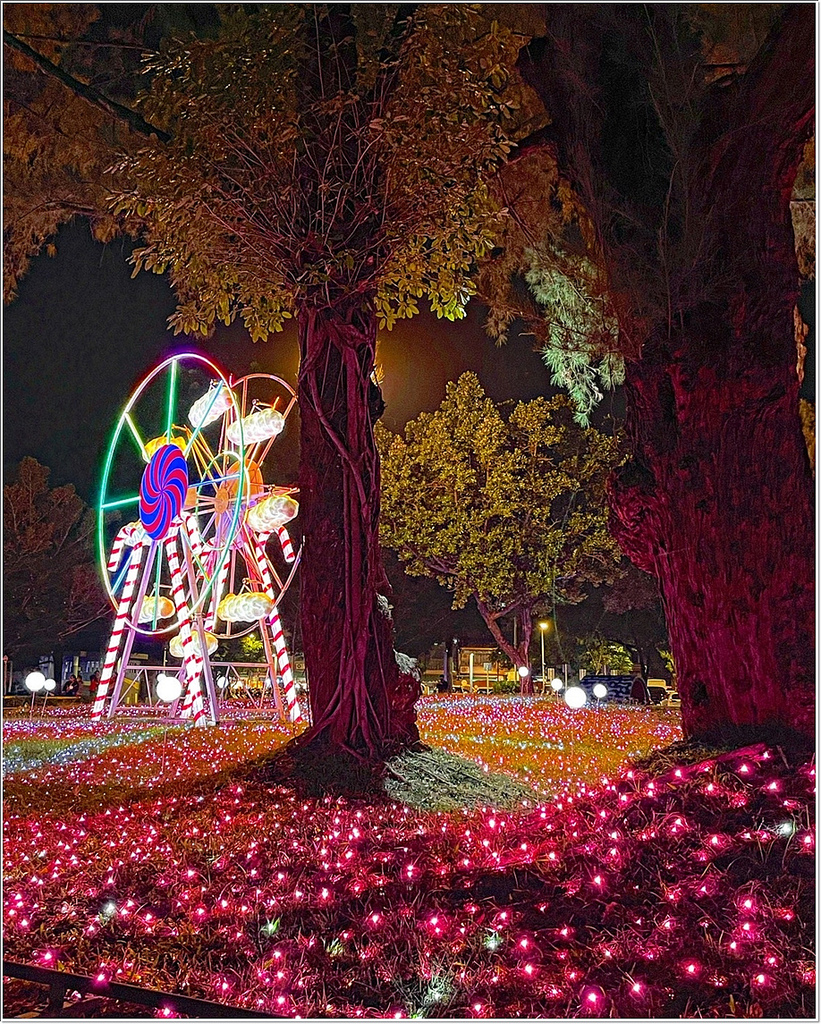 LINE_ALBUM_2021.11.26 屏東公園聖誕節燈飾_211127_16.jpg