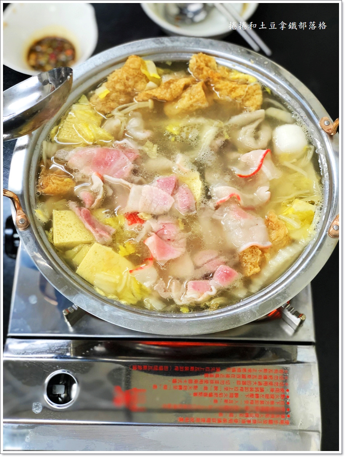 金東北酸菜白肉鍋
